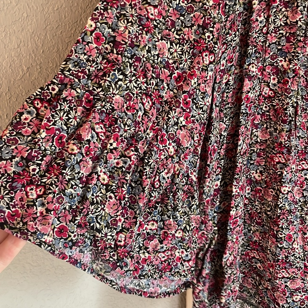 Cute top! - Picture 3 of 4